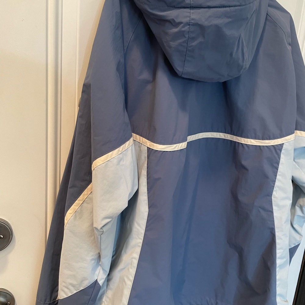 Spring jacket/water resistant. Jacket - Picture 2 of 10